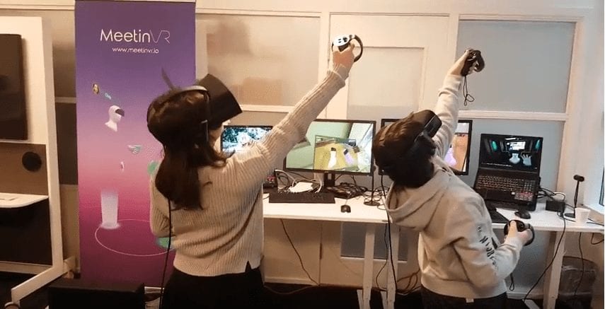 kids try vr VIRTUAL reality software fun children collaboration software platform
